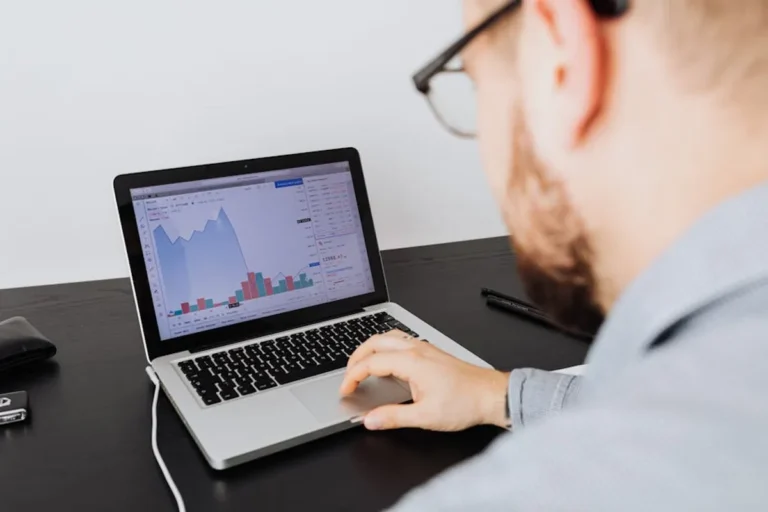 Turning simplifydiggs.com Into a Useful Guide for Modern Web Readers