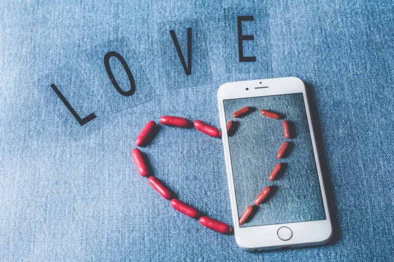 What Does A White Heart Mean: Meaning, Examples, and How to Use It